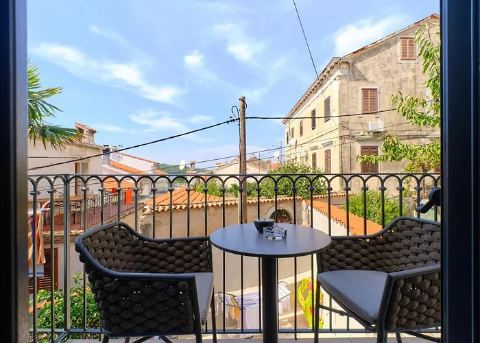 Apartment With A Parking Space Losinj, Losinj - 21616