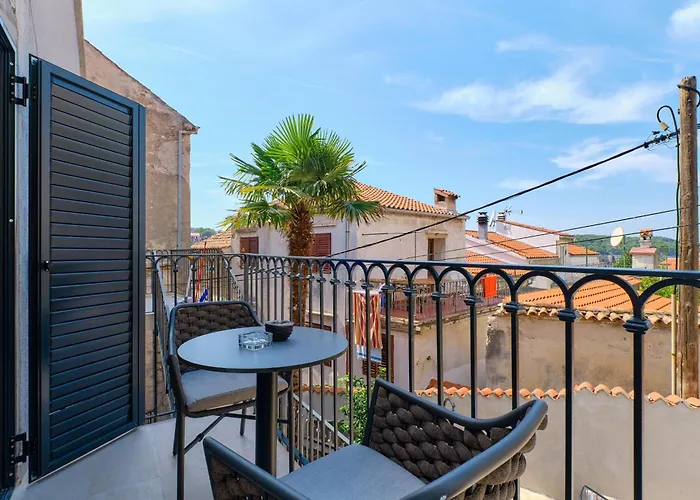 Apartment With A Parking Space Losinj, Losinj - 21616